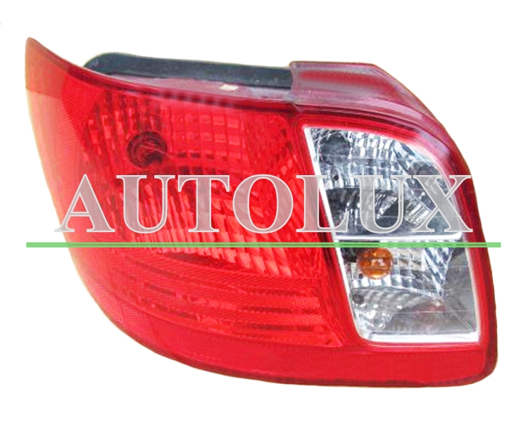 Piloto trasero kia rio 2006-2011 4 puertas / izquierdo.  Referencia OE:924011G000