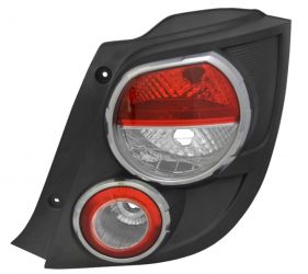 PILOTO TRASERO CHEVROLET AVEO 2011-2016 3/5 PUERTAS / BASE NEGRA / EMBELLECEDOR CROMADO / DERECHO
