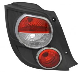 PILOTO TRASERO CHEVROLET AVEO 2011-2016 3/5 PUERTAS / BASE NEGRA / EMBELLECEDOR CROMADO / IZQUIERDO