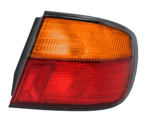 PILOTO TRASERO NISSAN PRIMERA 1996-1999 4 PUERTAS / AMBAR / DERECHO